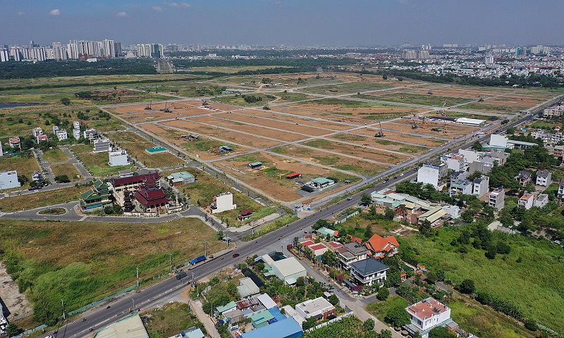 Đầu tư căn hộ hay đất nền tốt hơn năm 2026?